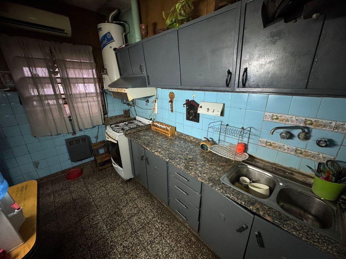 Foto de VENTA CASA 4 AMB EN ITUZAINGO C/COCHERA CUBIERTA, imagen 5