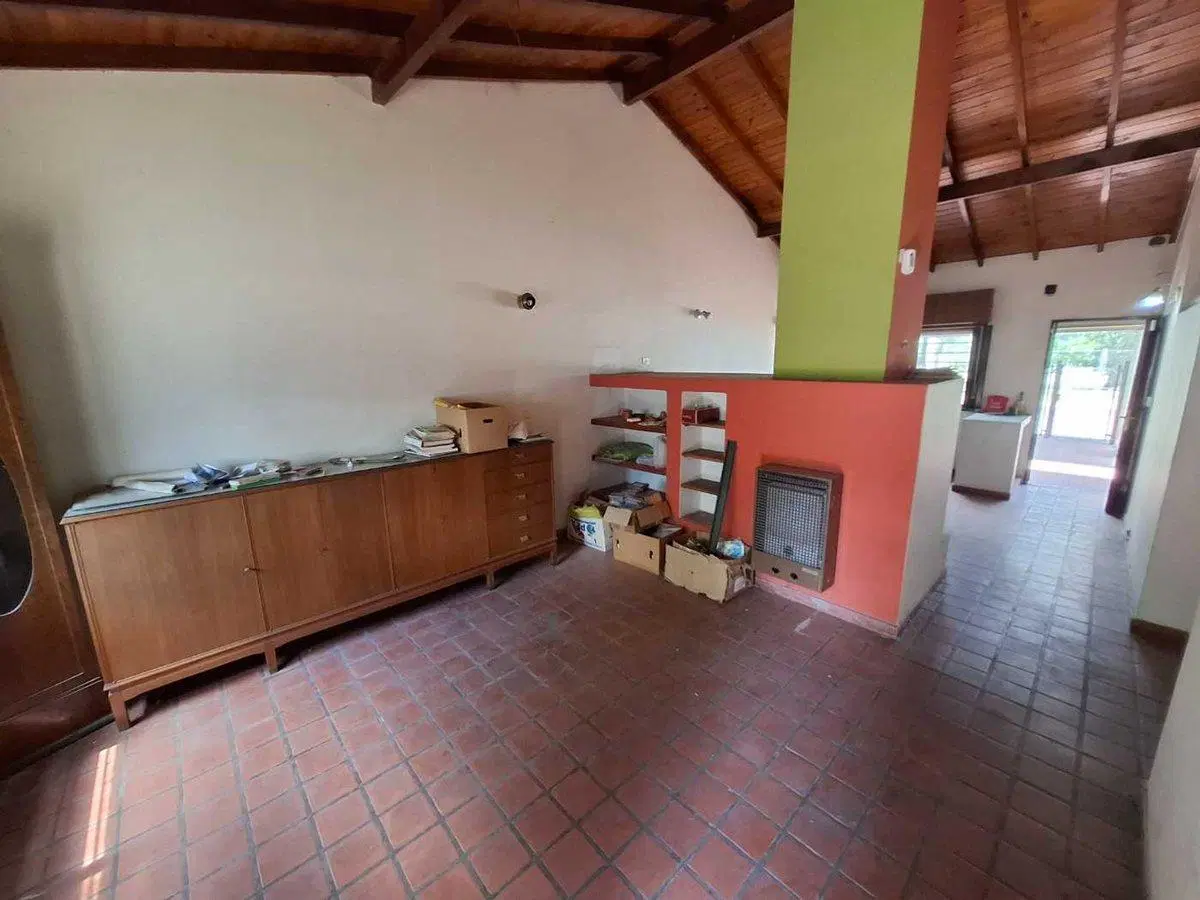 VENTA CASA 4 AMBIENTES MORENO CENTRO 3