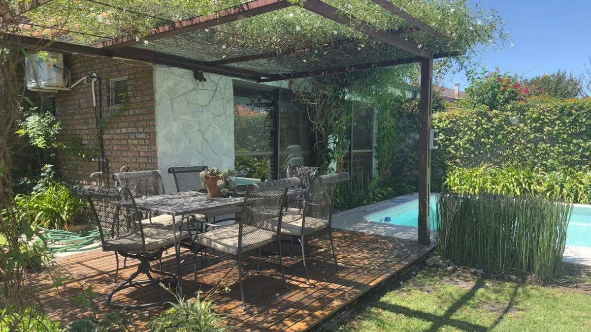 VENTA CASA 4 AMBIENTES HURLINGHAM 2