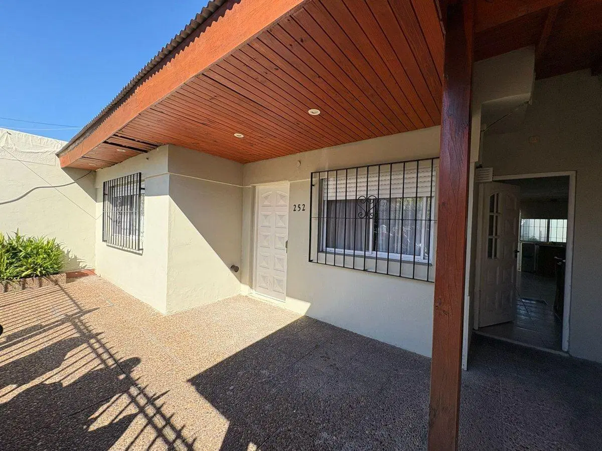 VENTA CASA 5 AMB CON PILETA EN BELLA VISTA CREDITO 3