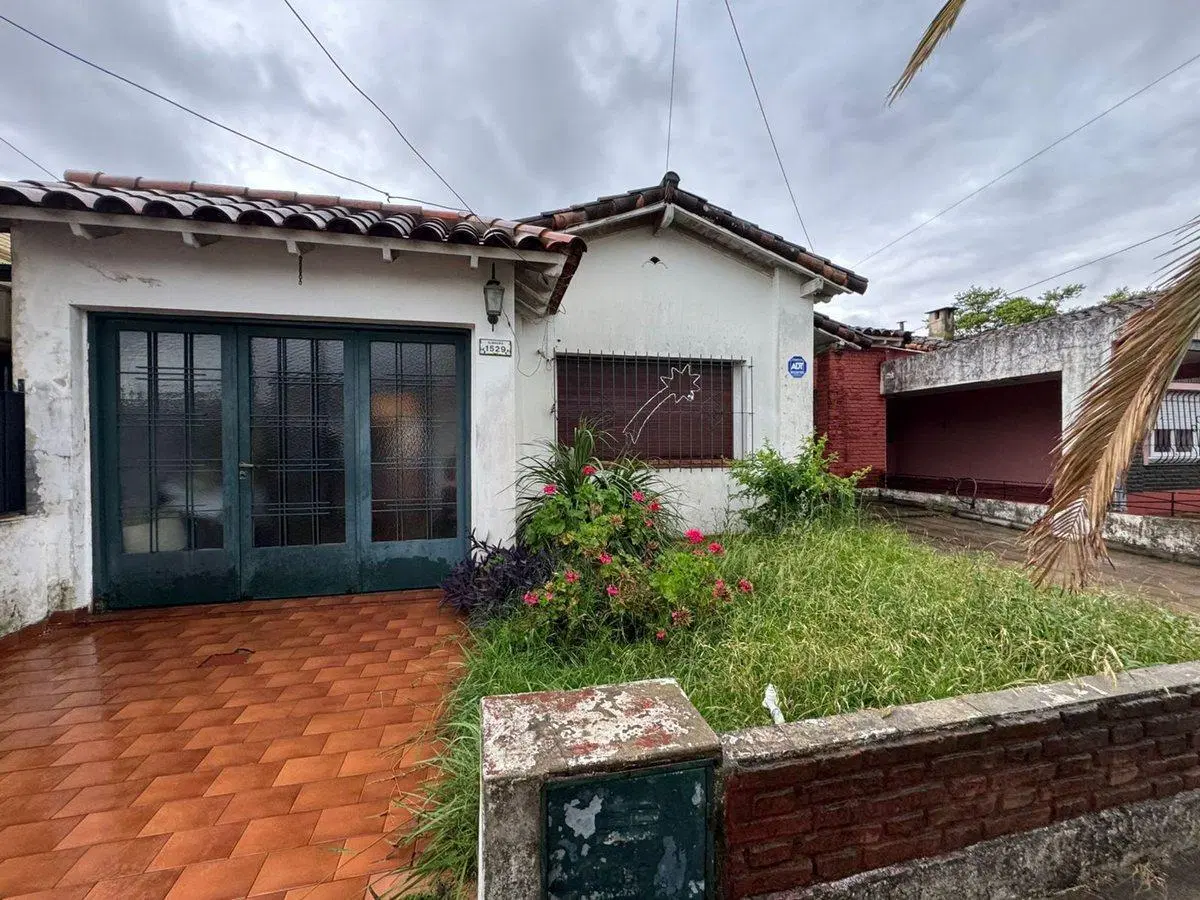 VENTA DE CASA 4 AMB. - LOTE 378 MTS - ITUZAINGO 2