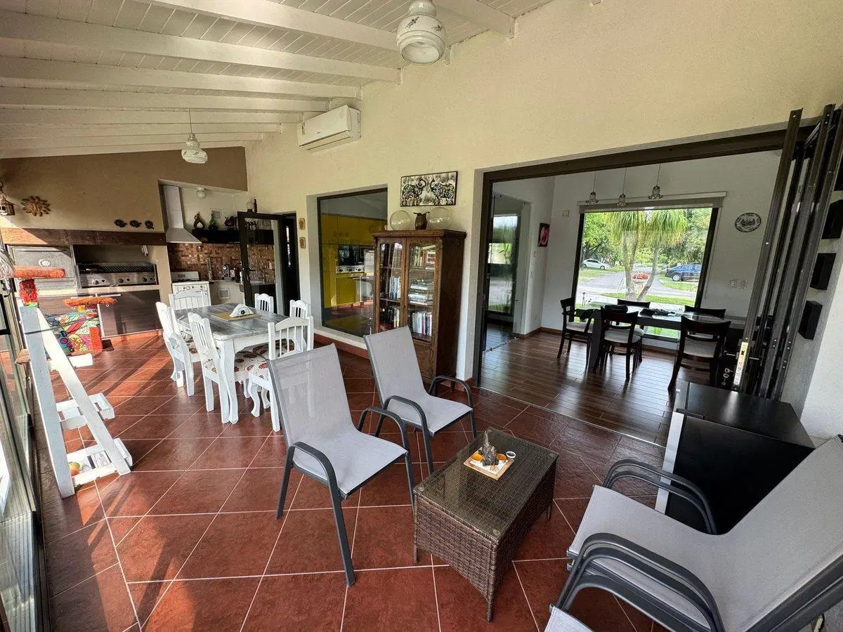 VENTA CASA 4 AMB. IMPECABLE EN LOS POTRILLOS PILAR 5