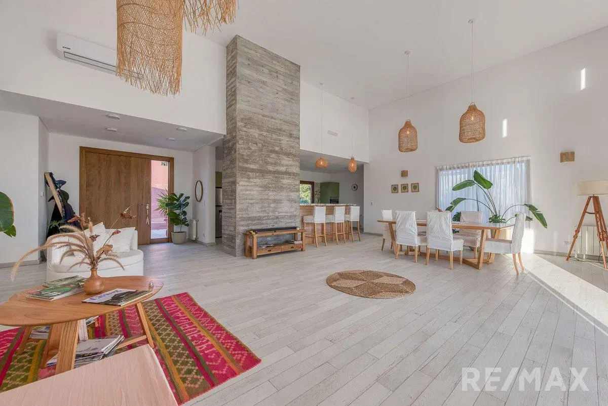 VENTA DE CASA EN CHACRAS DE LA RESERVA 2