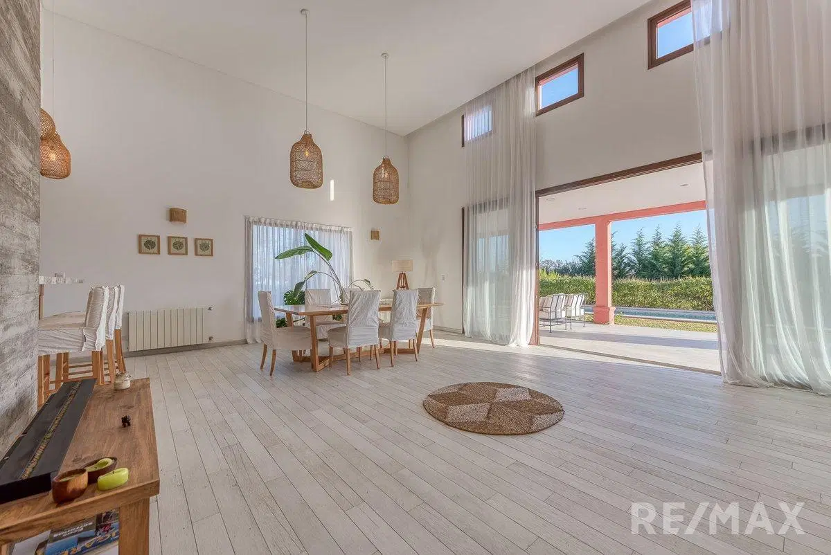VENTA DE CASA EN CHACRAS DE LA RESERVA 4