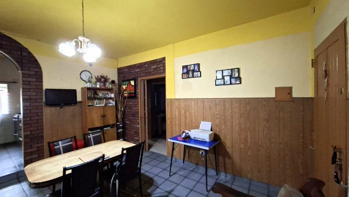 VENTA CASA CON TALLER Y DPTO COCHERA MORON 3