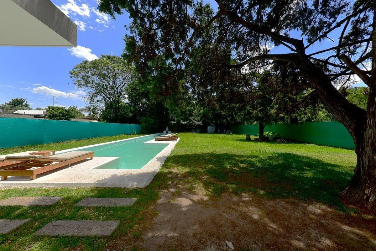 VENTA CASA 6 AMB. SAN MIGUEL C/PARQUE Y PILETA 8