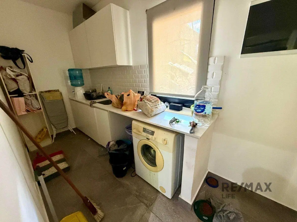 VENTA DE CASA EN BARRIO CERRADO CON PORTON 5