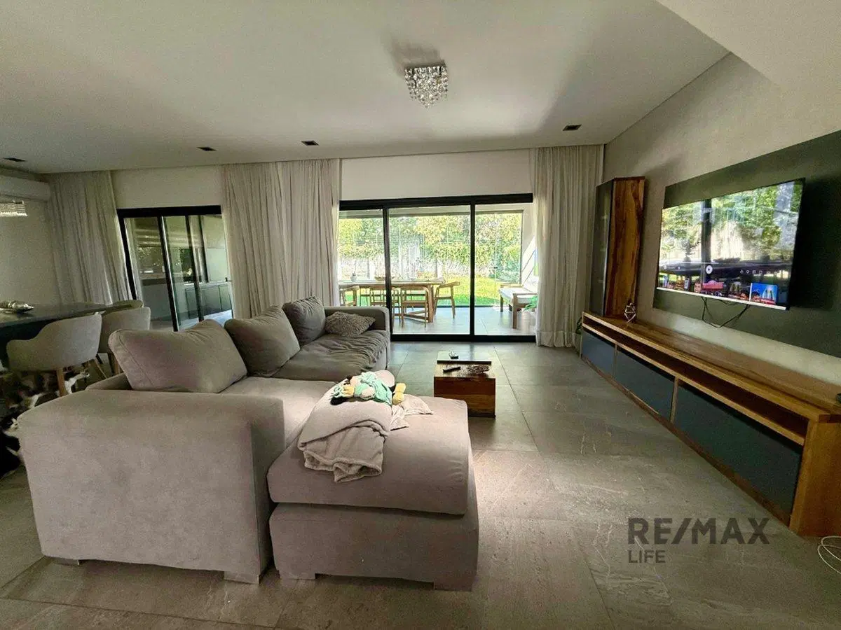 VENTA DE CASA EN BARRIO CERRADO CON PORTON 3