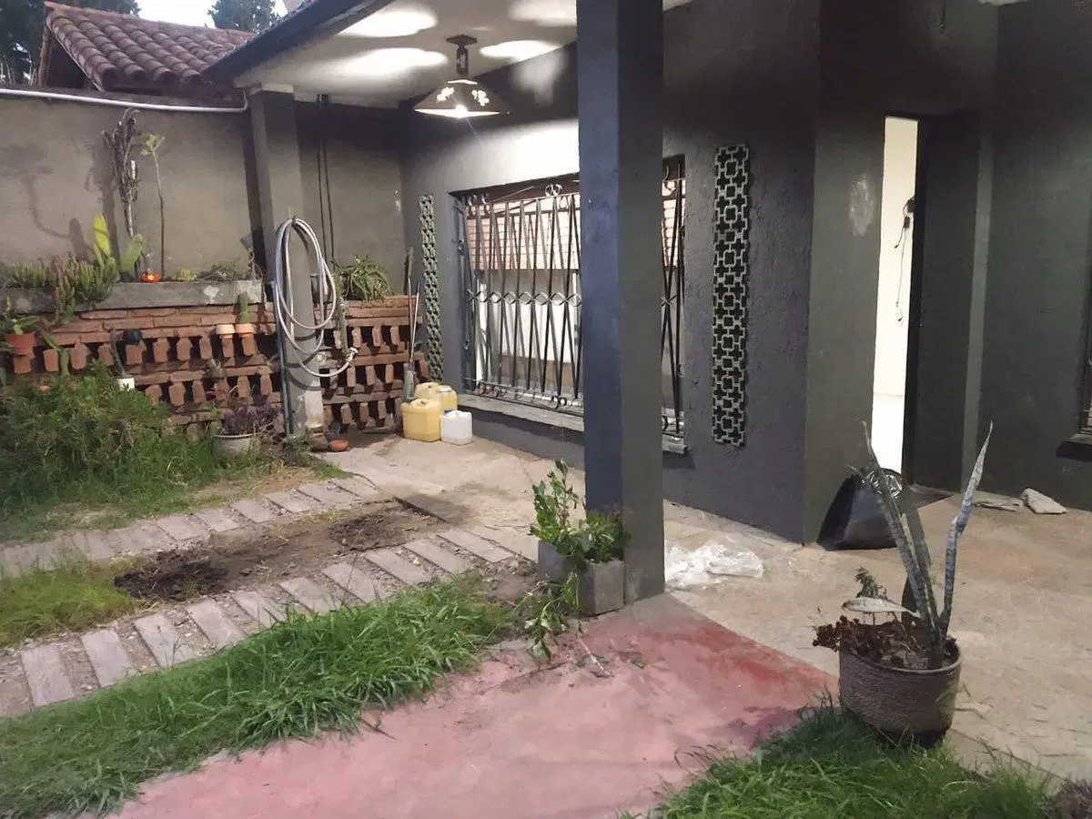 VENTA EN BLOQUE CASA MAS TRES DEPTOS 2 AMB J C PAZ 2