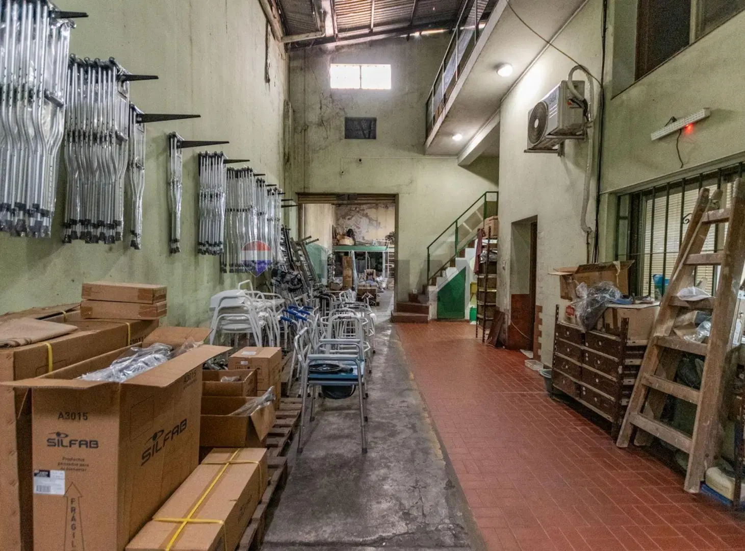 VENTA GALPON Y LOCAL SOBRE AV BELGRANO AVELLANEDA 8