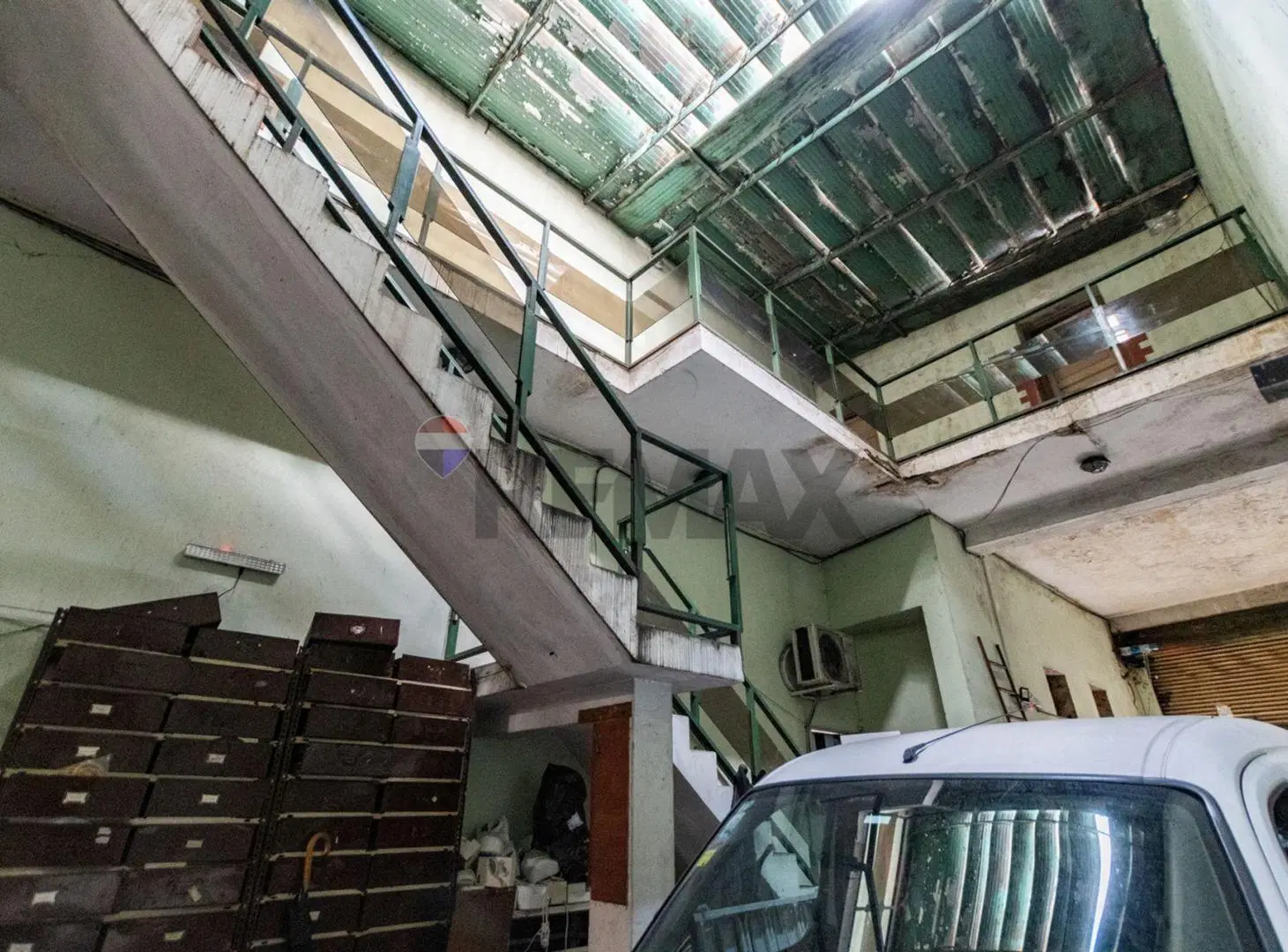 VENTA GALPON Y LOCAL SOBRE AV BELGRANO AVELLANEDA 3