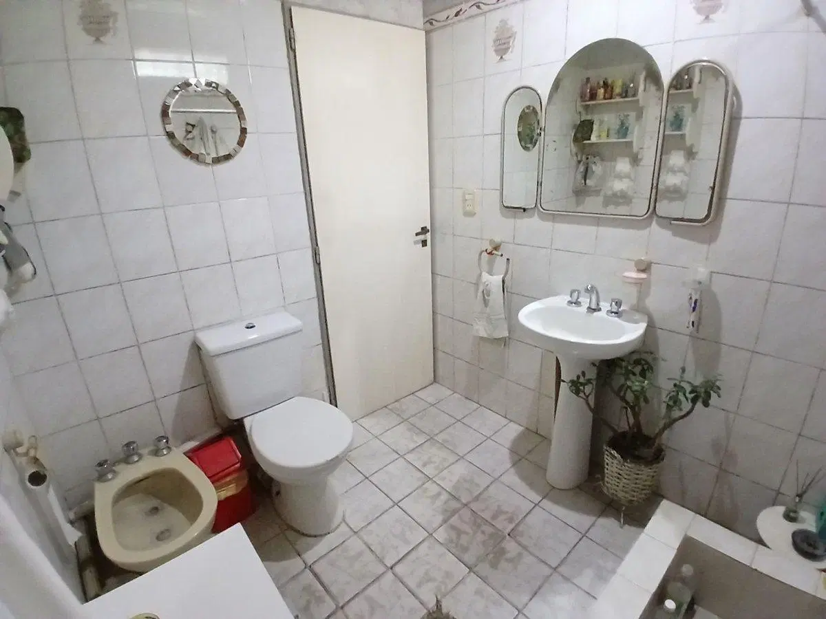 CASA 4 AMBIENTES VENTA LIBERTAD-JARDIN COCHERA 2