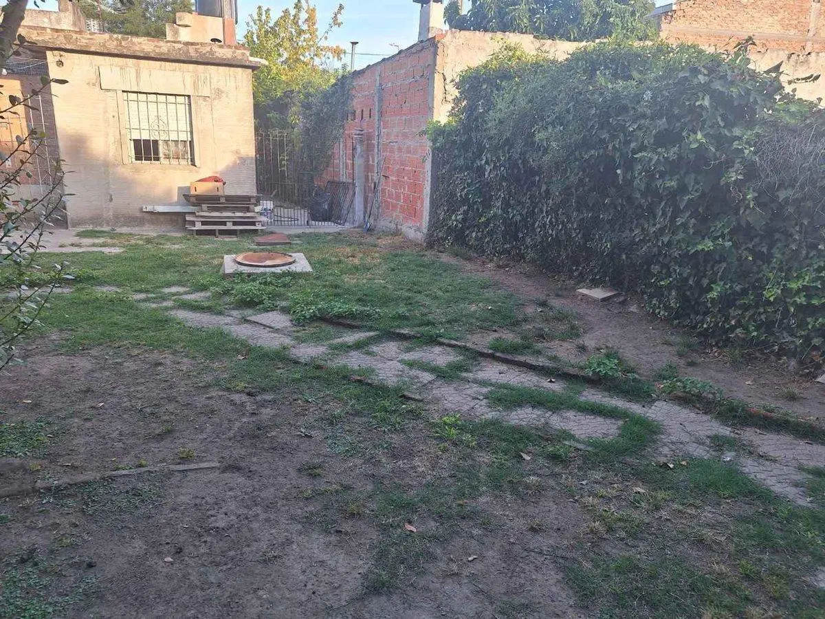 Casa en venta 3 ambientes, San miguel, con parque. 2