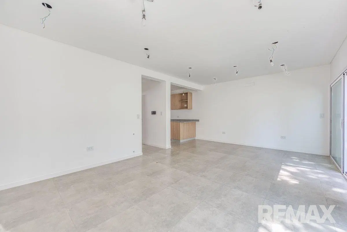 VENTA TRIPLEX 4 AMBIENTES EN PARQUE LELOIR 8