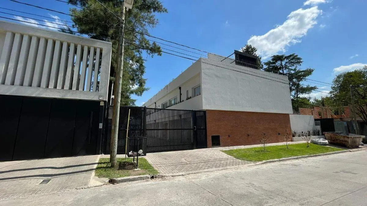 VENTA TRIPLEX 4 AMBIENTES EN PARQUE LELOIR 2