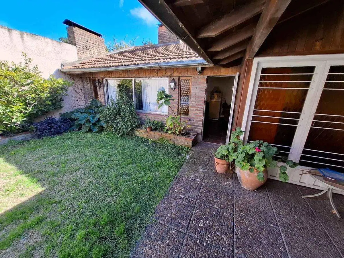 VENTA CASA QUILMES 5 AMB QUINCHO PILETA PARRILLA 4