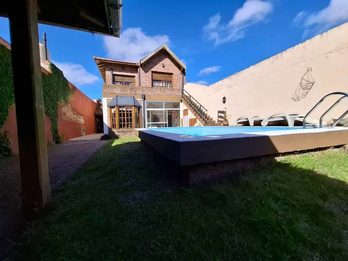 VENTA CASA QUILMES 5 AMB QUINCHO PILETA PARRILLA 5