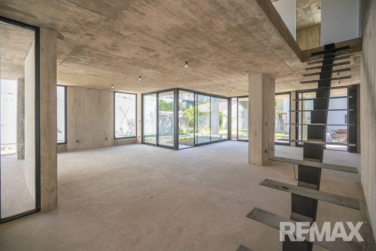 VENTA DE  CASA EN BARRIO CERRADO CON PORTON 5