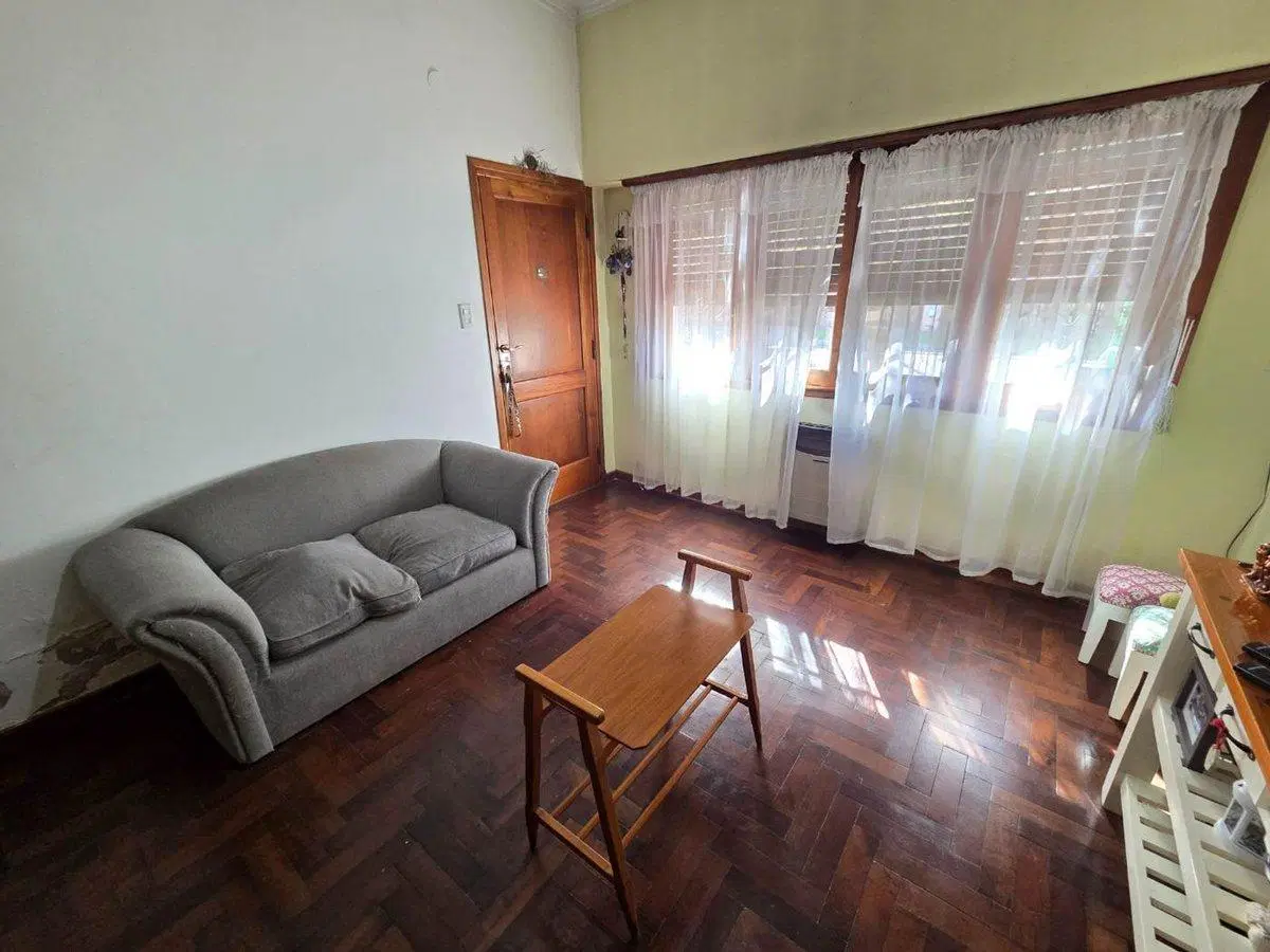 VENTA CASA 4 AMBIENTES HURLINGHAM JARDIN GARAGE 2