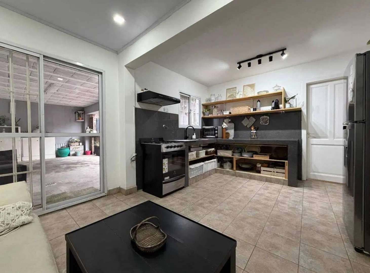 VENTA CASA 4 AMB. C/PATIO, PARRILLA - PILAR CENTRO 5