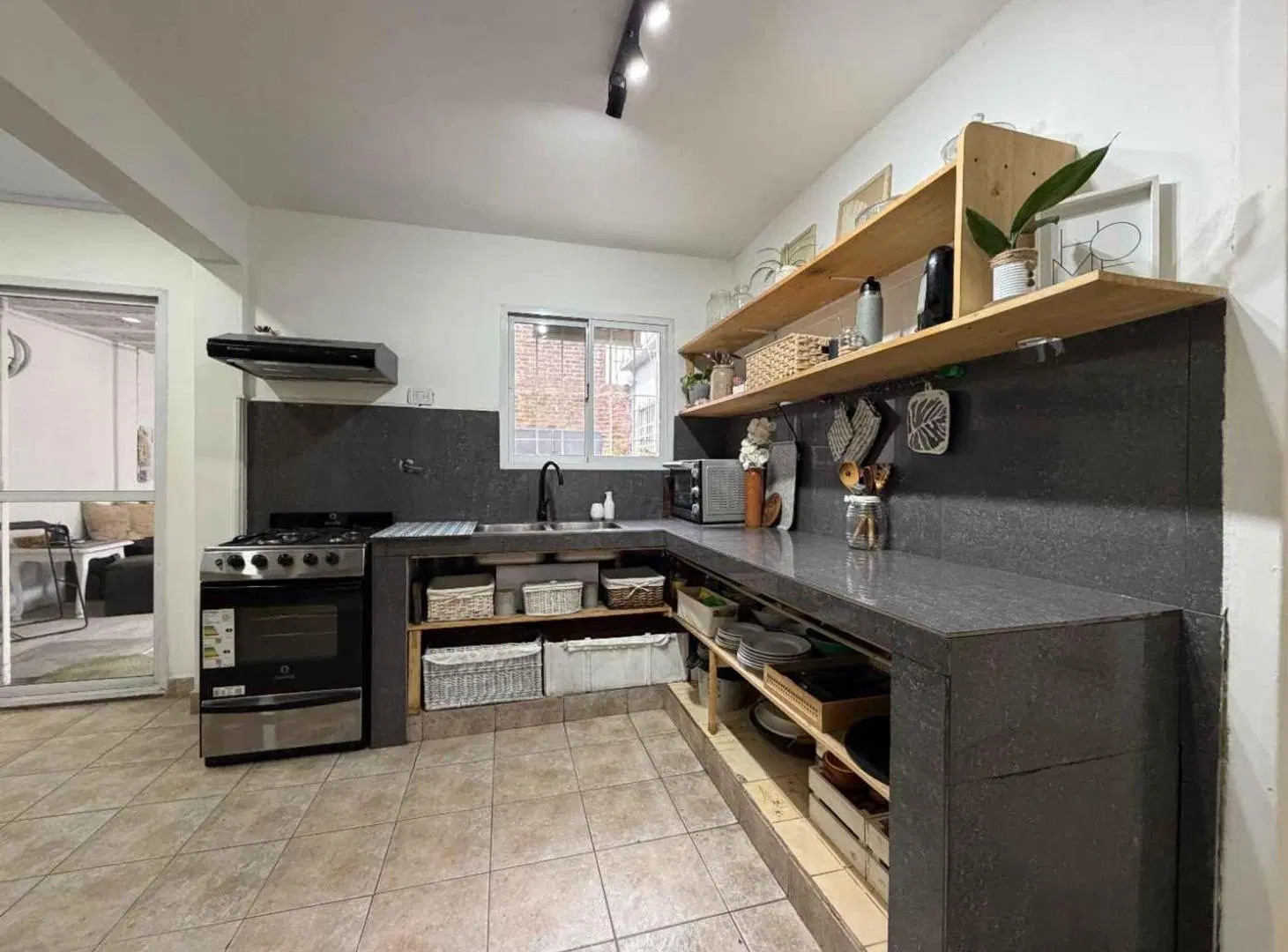 VENTA CASA 4 AMB. C/PATIO, PARRILLA - PILAR CENTRO 2