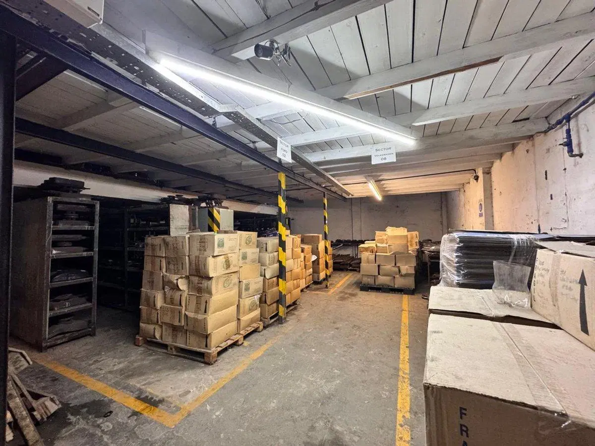 VENTA DEPOSITO GALPÓN CON VESTUARIOS ITUZAINGO 2