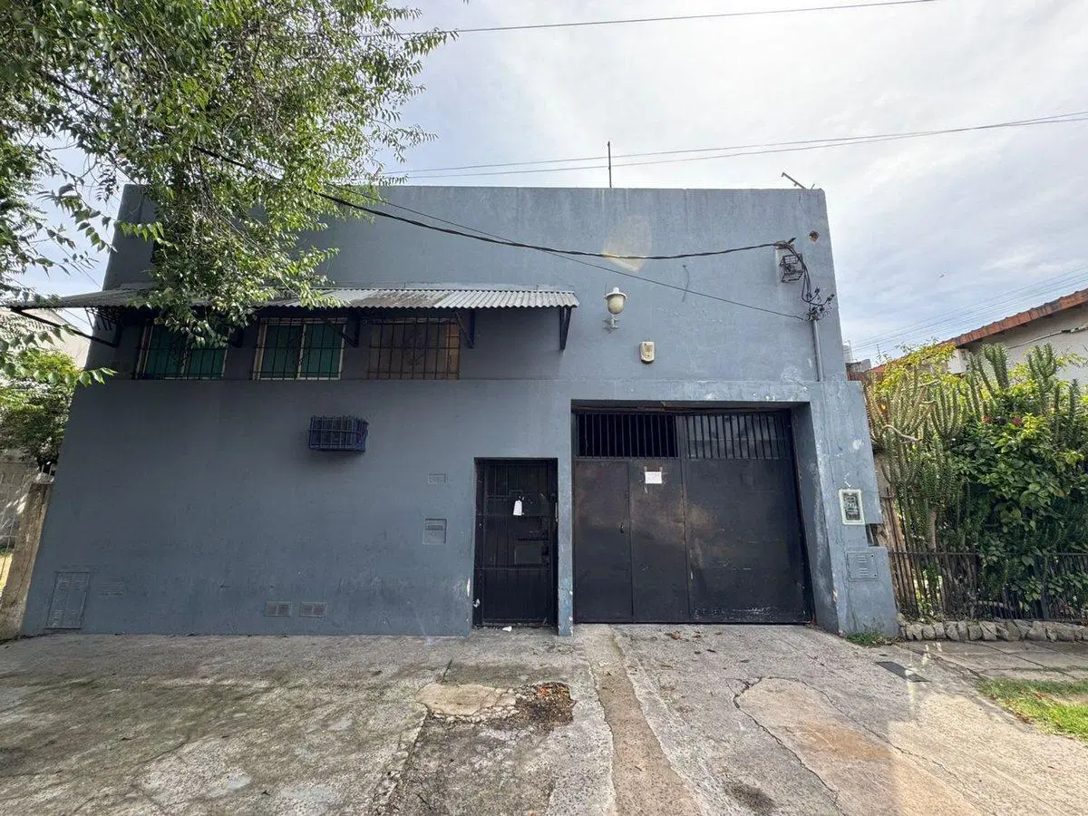 VENTA DEPOSITO GALPÓN CON VESTUARIOS ITUZAINGO 3
