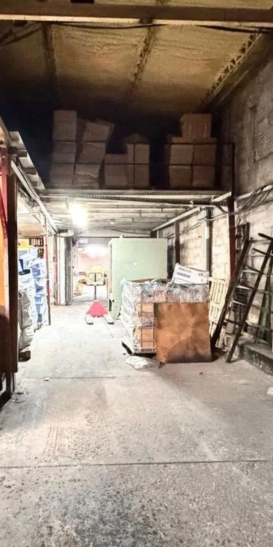 VENTA DEPOSITO GALPÓN CON VESTUARIOS ITUZAINGO 4