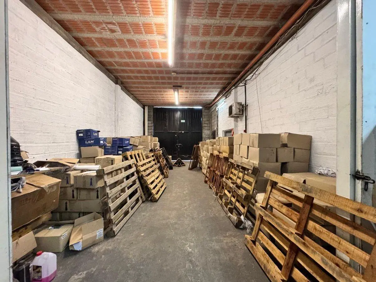 VENTA DEPOSITO CON OFICINAS MONTACARGA ITUZAINGO 4