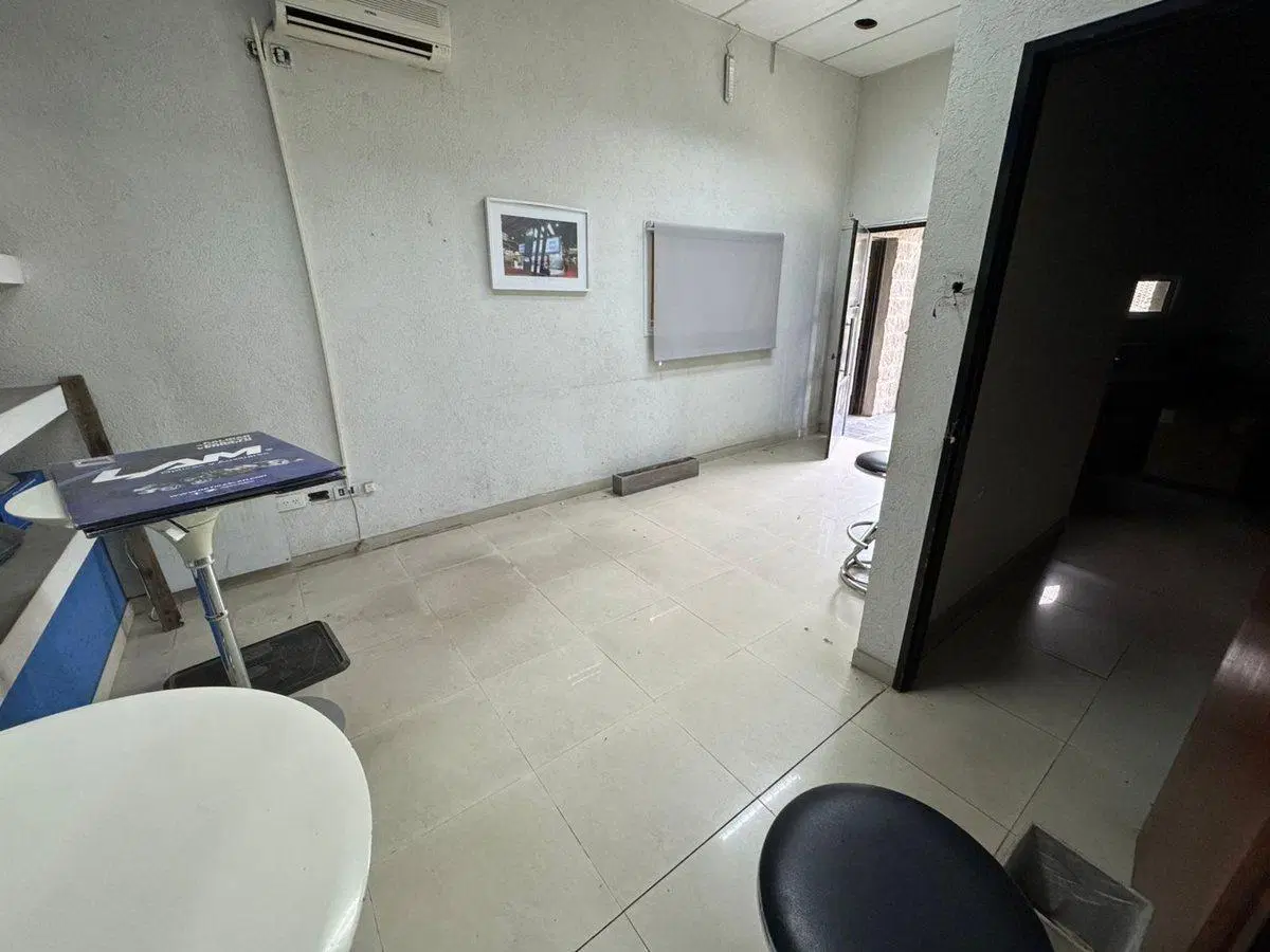 VENTA DEPOSITO CON OFICINAS MONTACARGA ITUZAINGO 5