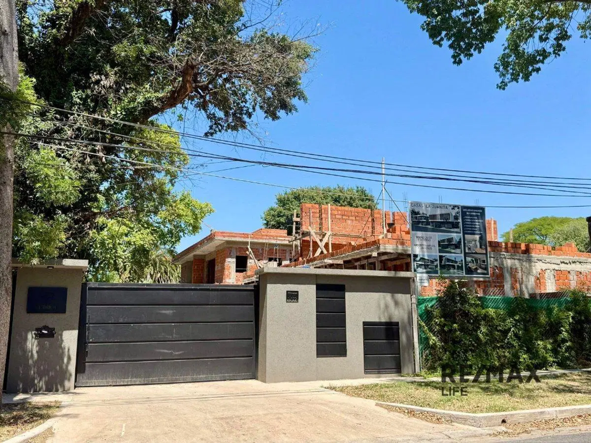 VENTA DE CASA EN BARRIO CERRADO EN BELLA VISTA 8