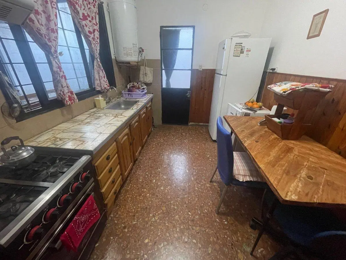 VENTA 2 CASAS EN UN LOTE OPORTUNIDAD! HURLINGHAM. 4