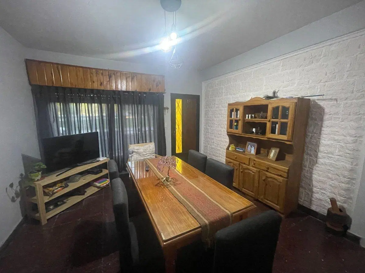 VENTA 2 CASAS EN UN LOTE OPORTUNIDAD! HURLINGHAM. 3