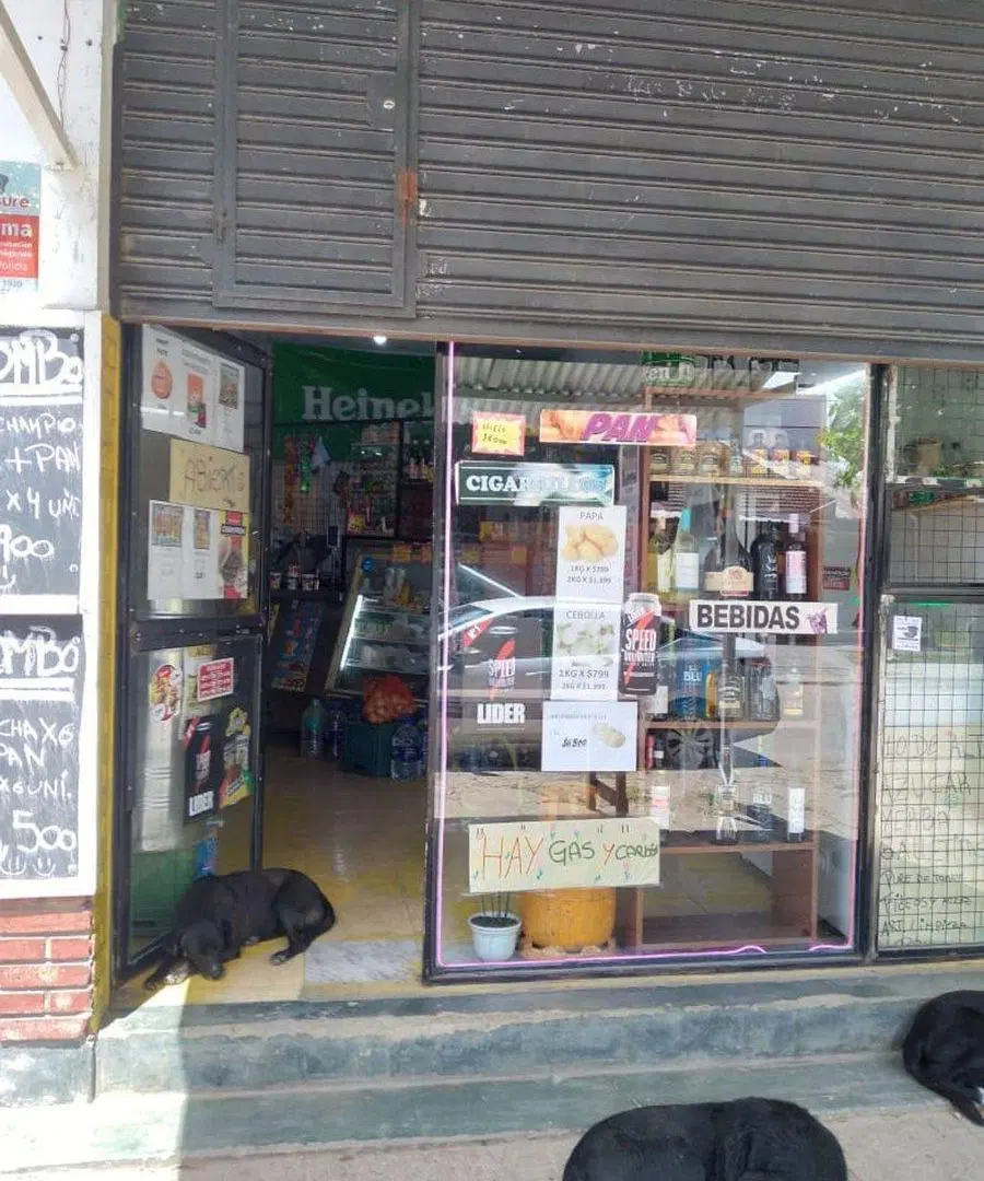 VENTA CASA 2  AMBIENTES + 3 LOCALES JOSE C PAZ 4