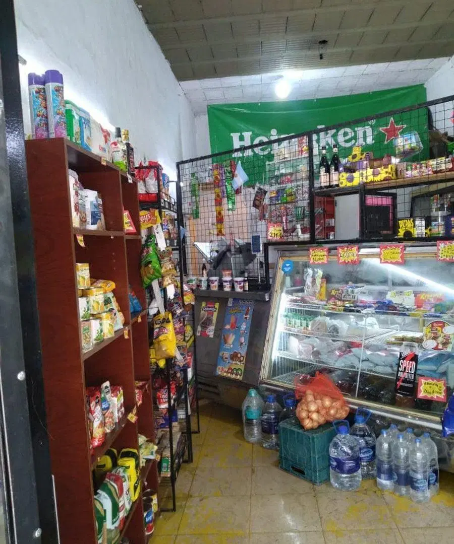 VENTA CASA 2  AMBIENTES + 3 LOCALES JOSE C PAZ 8