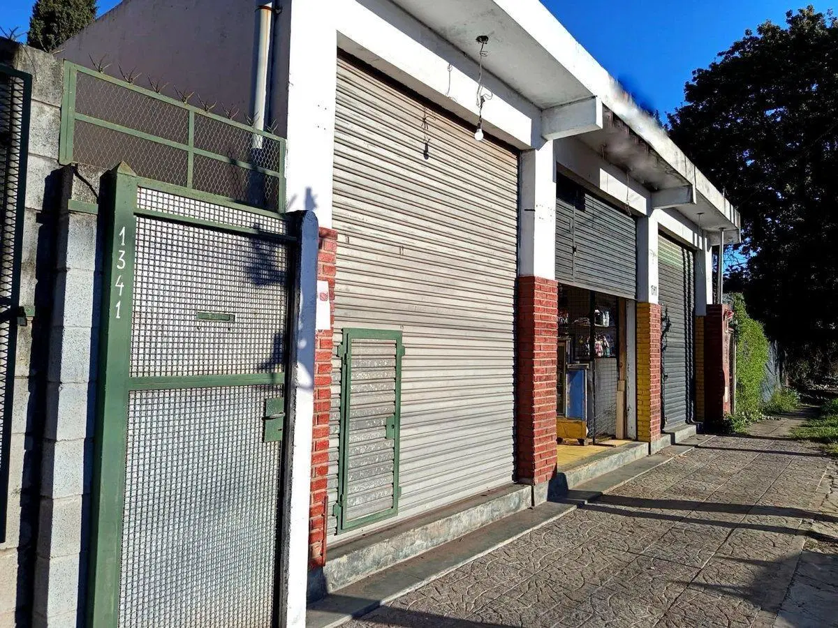 VENTA CASA 2  AMBIENTES + 3 LOCALES JOSE C PAZ 3