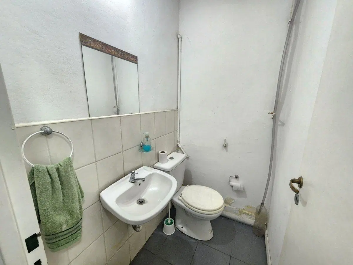 VENTA PH, MORON, 3 OFICINAS + LOCAL + DEPARTAMENTO 4