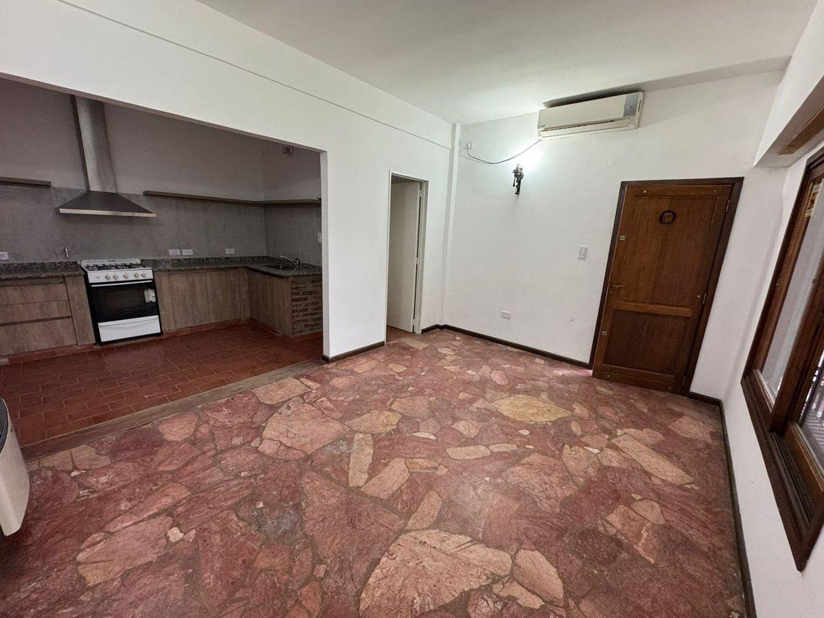 Foto de VENTA CASA 4 AMB CON PATIO Y COCHERA EN ITUZAINGO, imagen 1