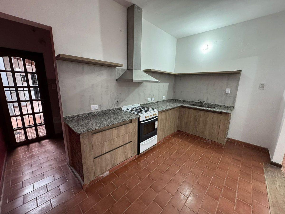 Foto de VENTA CASA 4 AMB CON PATIO Y COCHERA EN ITUZAINGO, imagen 3