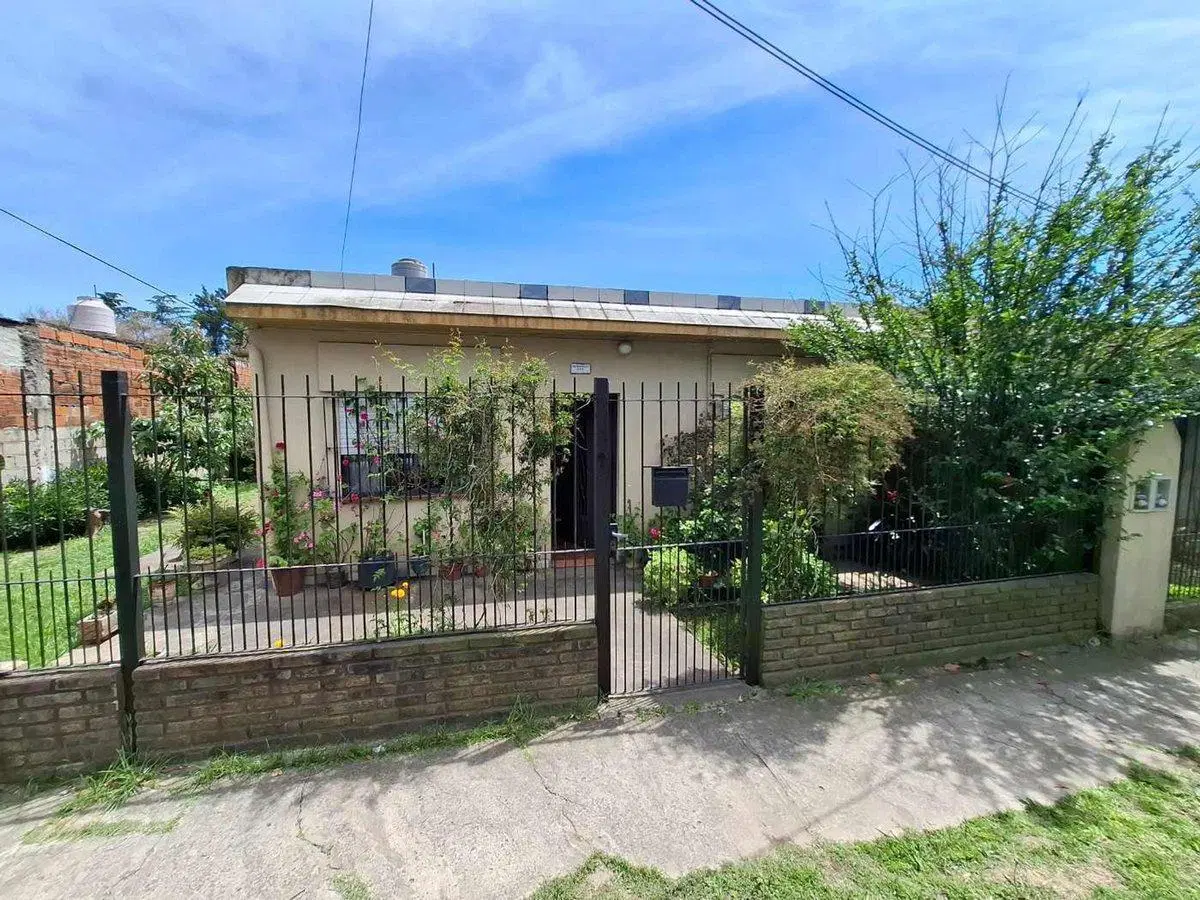 VENTA 2 CASAS 3 AMB CADA UNA EN ESPEJO JOSE C PAZ 2