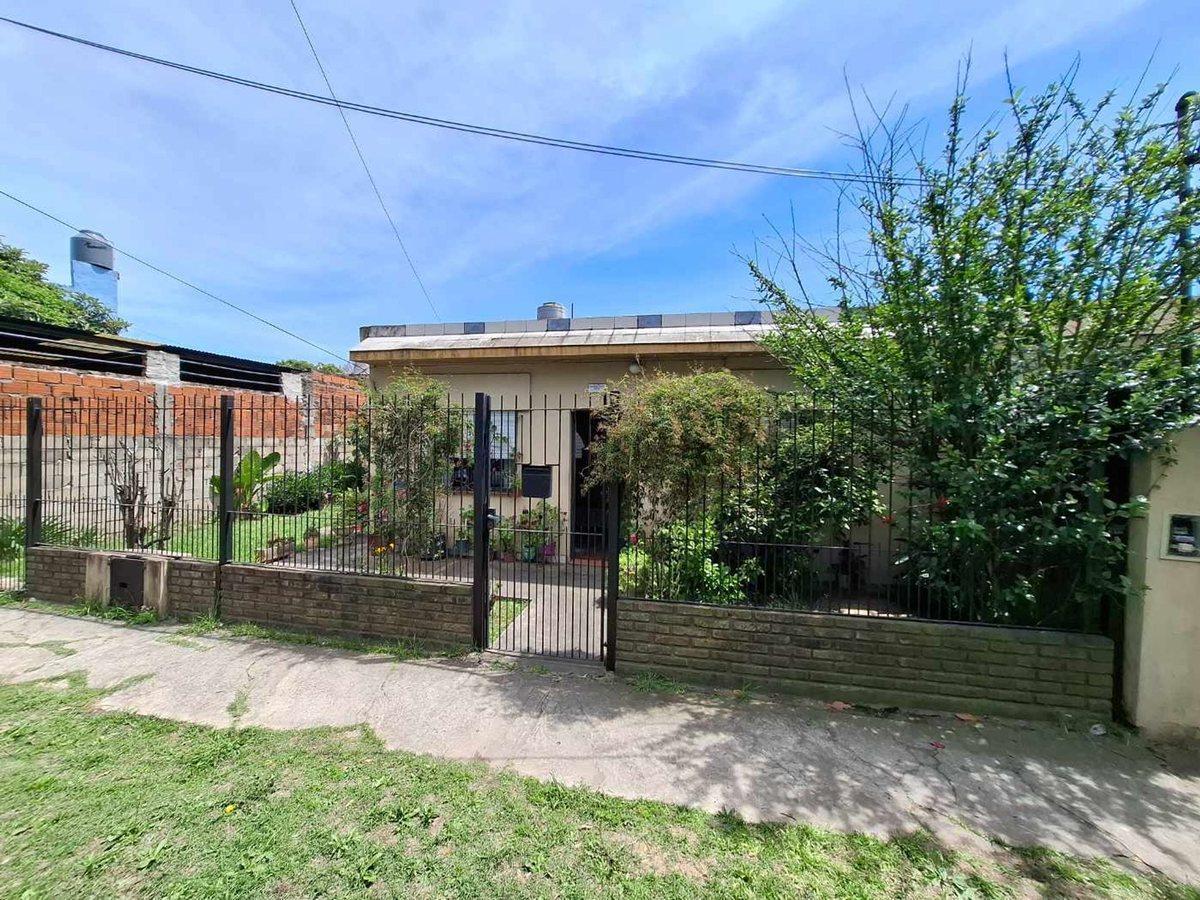 Foto de VENTA 2 CASAS 3 AMB CADA UNA EN ESPEJO JOSE C PAZ, imagen 3