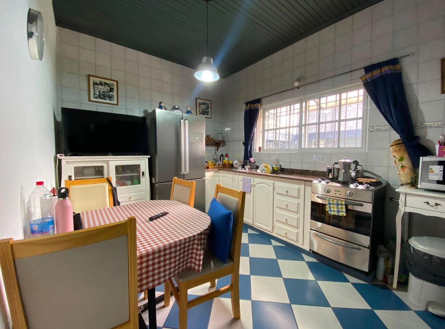 Foto de CASA EN VENTA EN LOMAS DE ZAMORA CON PARQUE, imagen 3