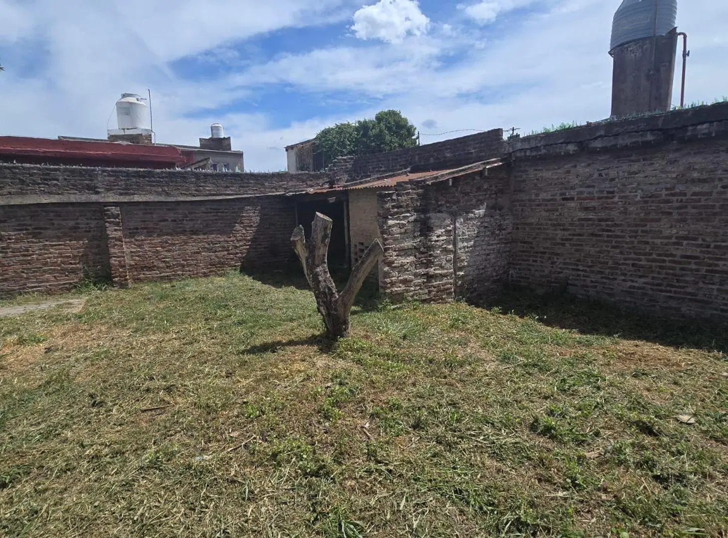 VENTA LOTE CON QUINCHO JOSE C PAZ 2