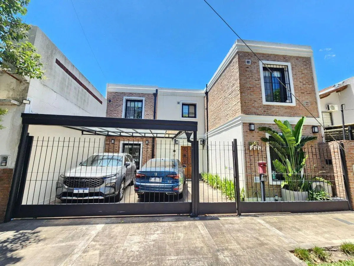 VENTA CASA, 6 AMBIENTES, HAEDO, JARDIN Y PILETA. 4