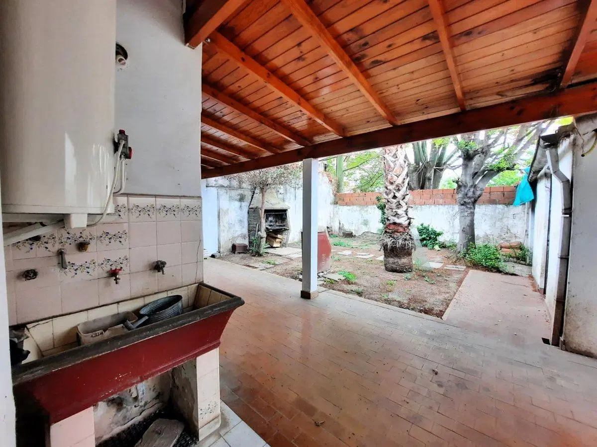 VENTA CASA 4 AMBIENTES HURLINGHAM A RECICLAR 5