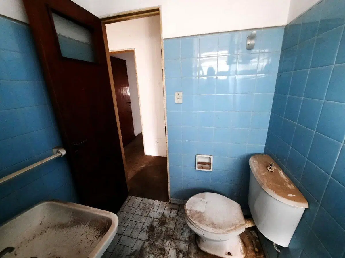 VENTA CASA 4 AMBIENTES HURLINGHAM A RECICLAR 2