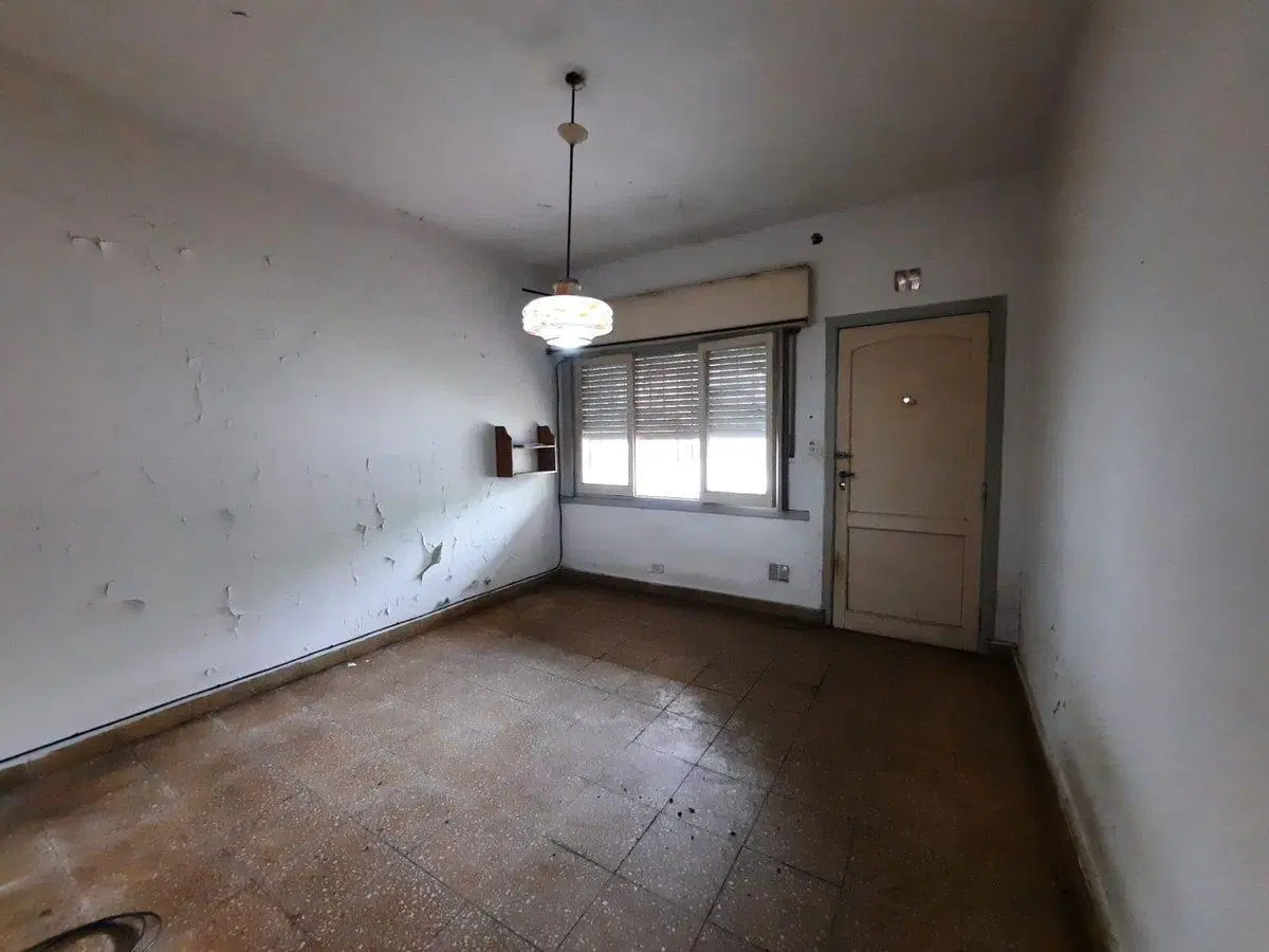 VENTA CASA 4 AMBIENTES HURLINGHAM A RECICLAR 3