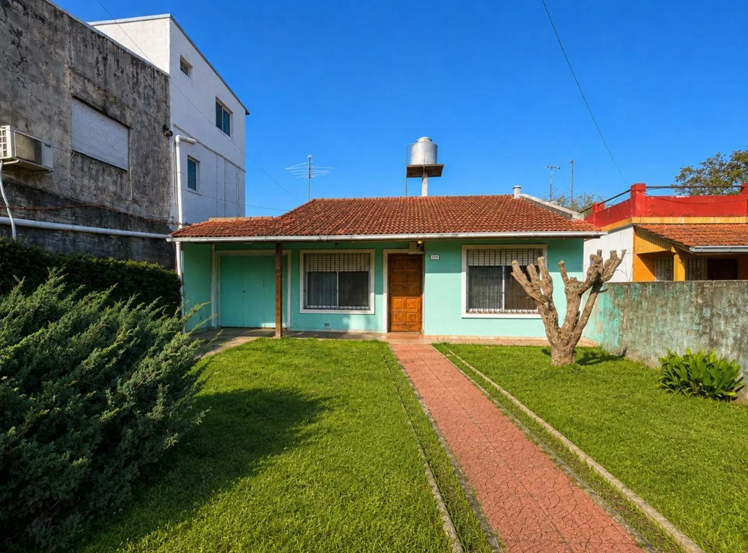 VENTA CASA 3 AMB COCHERA Y PILETA EN V. DE MAYO 4