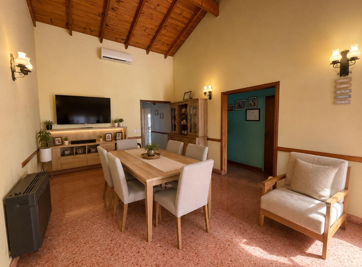 Foto de VENTA CASA 3 AMB COCHERA Y PILETA EN V. DE MAYO, imagen 5