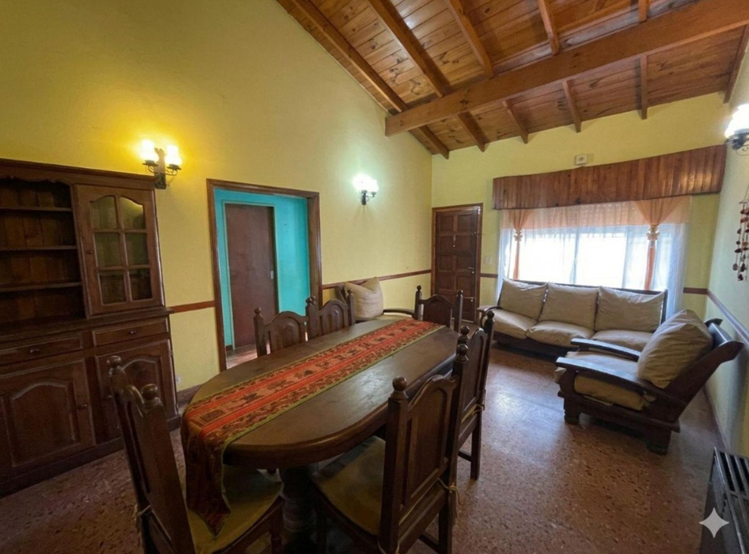 Foto de VENTA CASA 3 AMB COCHERA Y PILETA EN V. DE MAYO, imagen 2